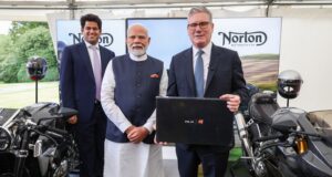 Norton Superbike इंडिया के रास्ते पर! पीएम मोदी और UK PM Starmer की तस्वीर से मिले संकेत Norton Superbike pm modi