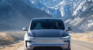 Tesla Model Y भारत में लांच, ₹60 लाख में पाएं धांसू रेंज, टेक-लोडेड इंटीरियर और SUV की शान! Tesla Model Y