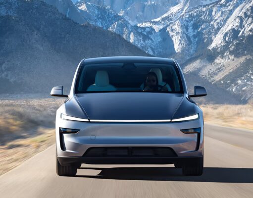 Tesla Model Y भारत में लांच, ₹60 लाख में पाएं धांसू रेंज, टेक-लोडेड इंटीरियर और SUV की शान! Tesla Model Y