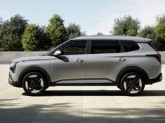 490 किमी रेंज, 360° कैमरा के साथ भारत में लॉन्च हुई पहली मेड इन इंडिया Kia Carens Clavis EV SUV Kia Carens Clavis EV