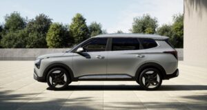 490 किमी रेंज, 360° कैमरा के साथ भारत में लॉन्च हुई पहली मेड इन इंडिया Kia Carens Clavis EV SUV Kia Carens Clavis EV