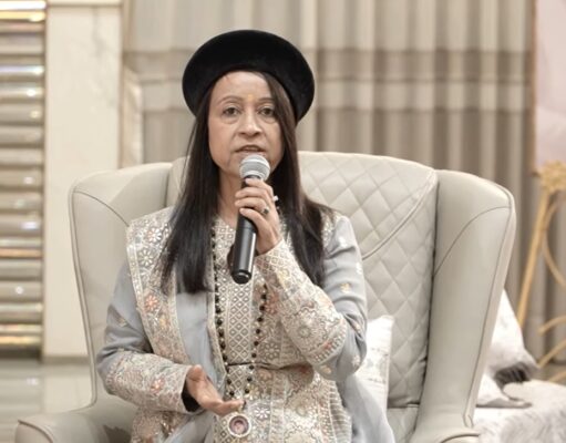 मां अमृत प्रिया ने साधकों को बताया, जीवन में खुश रहने का एकमात्र रास्ता! मा अमृत प्रिया