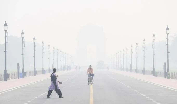 Delhi Weather Update: दिल्ली में अचानक बदला मिजाज, आज के तापमान ने किया बड़ा खुलासा; क्या फिर लौटेगी कड़ाके की ठंड? delhi weather update