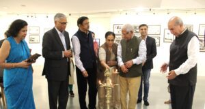 Black & White में कैद हुआ भारत का इतिहास! Roshan Lal Chopra की ‘Frames of Eternity’ प्रदर्शनी में दिखेंगे 11 प्रधानमंत्रियों के दुर्लभ पल Frames of Eternity