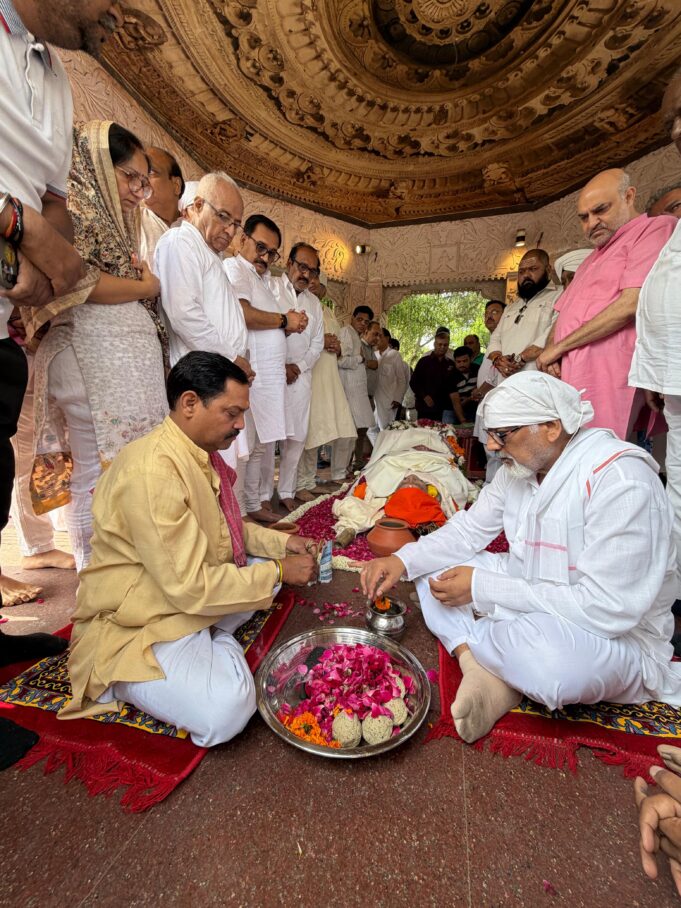 virendra-sachdeva-father-shyam-lal-sachdeva-funeral virendra-sachdeva-father-shyam-lal-sachdeva-funeral